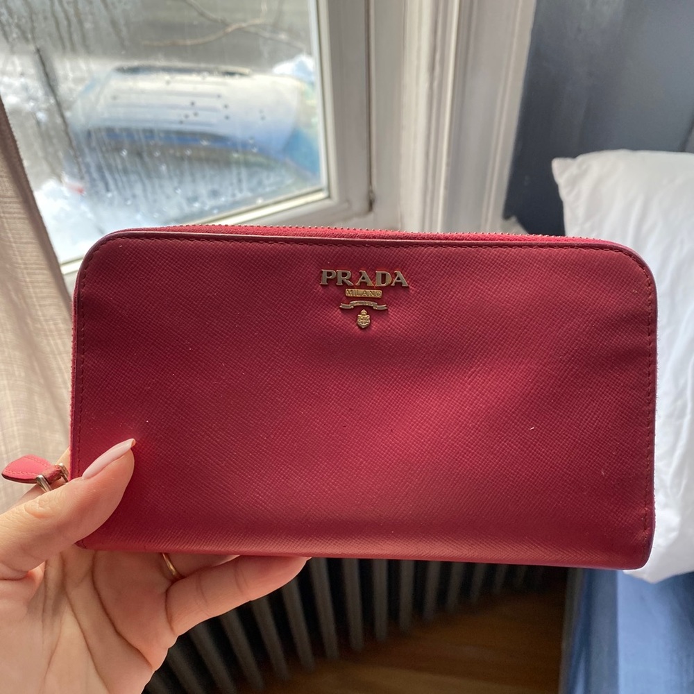 Prada Wallet 100% authentic